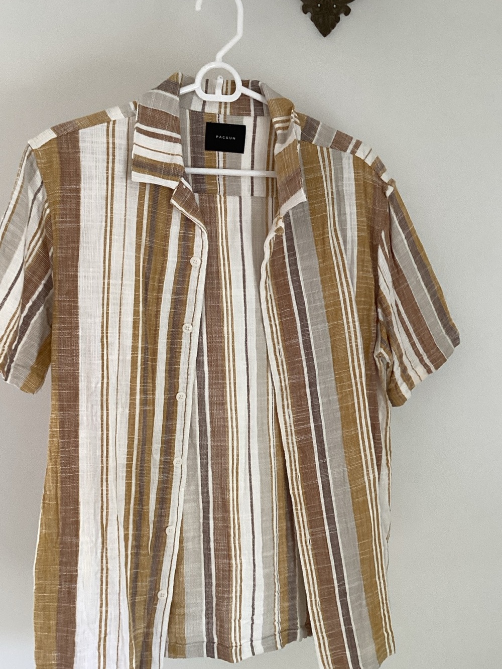 PacSun Men’s Short-Sleeve Striped Button-Up Shirt — Brown, White, Tan